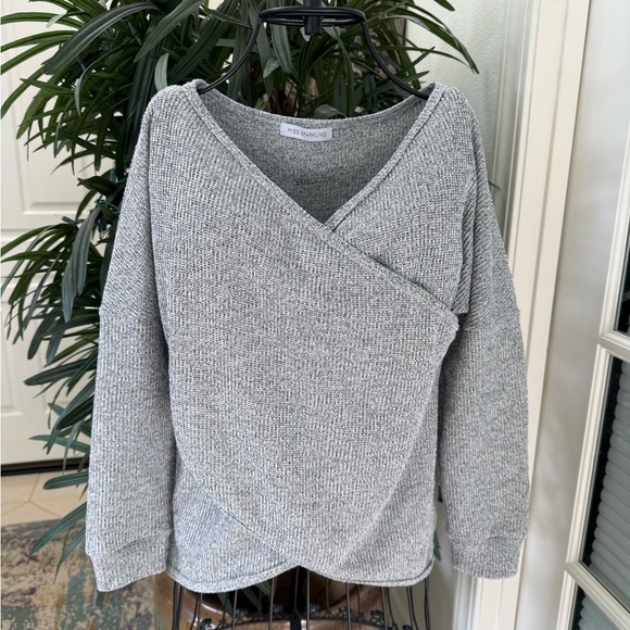 Heather Gray V-Neck Knit Sweater. - Picture 3 of 4